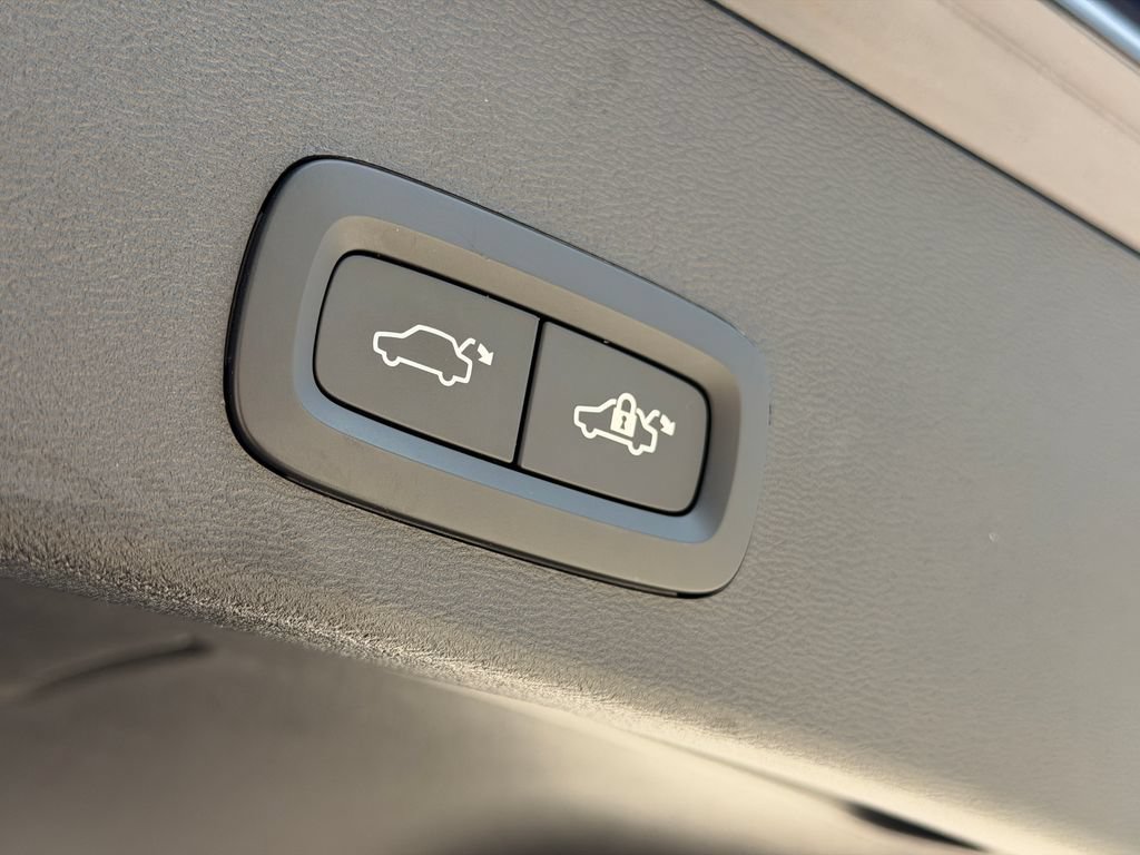 Certified 2024 Volvo XC40 Recharge Core RWD image 29