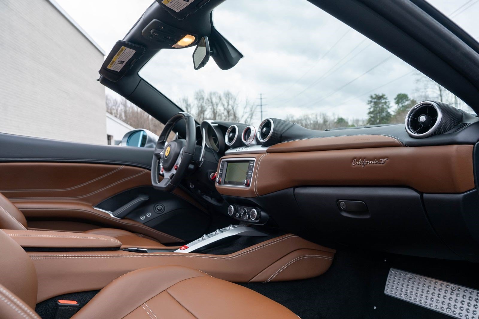 Used 2017 Ferrari California T RWD image 53