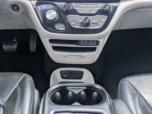 Used 2023 Chrysler Pacifica Touring-L FWD image 20