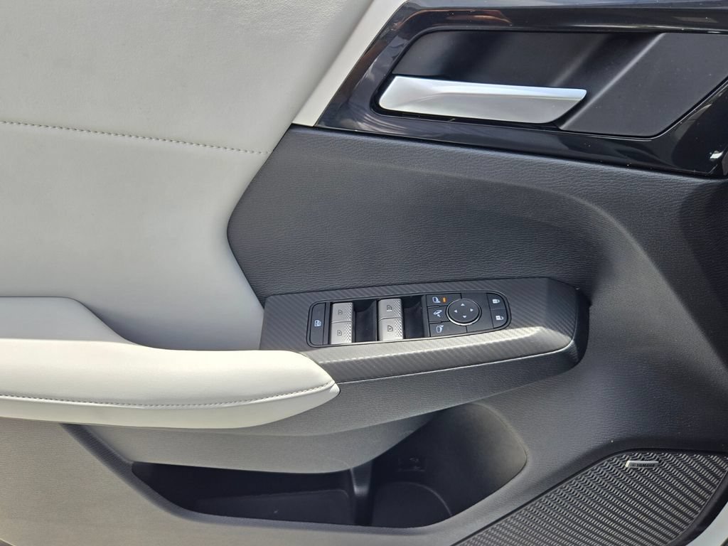 Used 2025 Mitsubishi Outlander SE FWD image 29