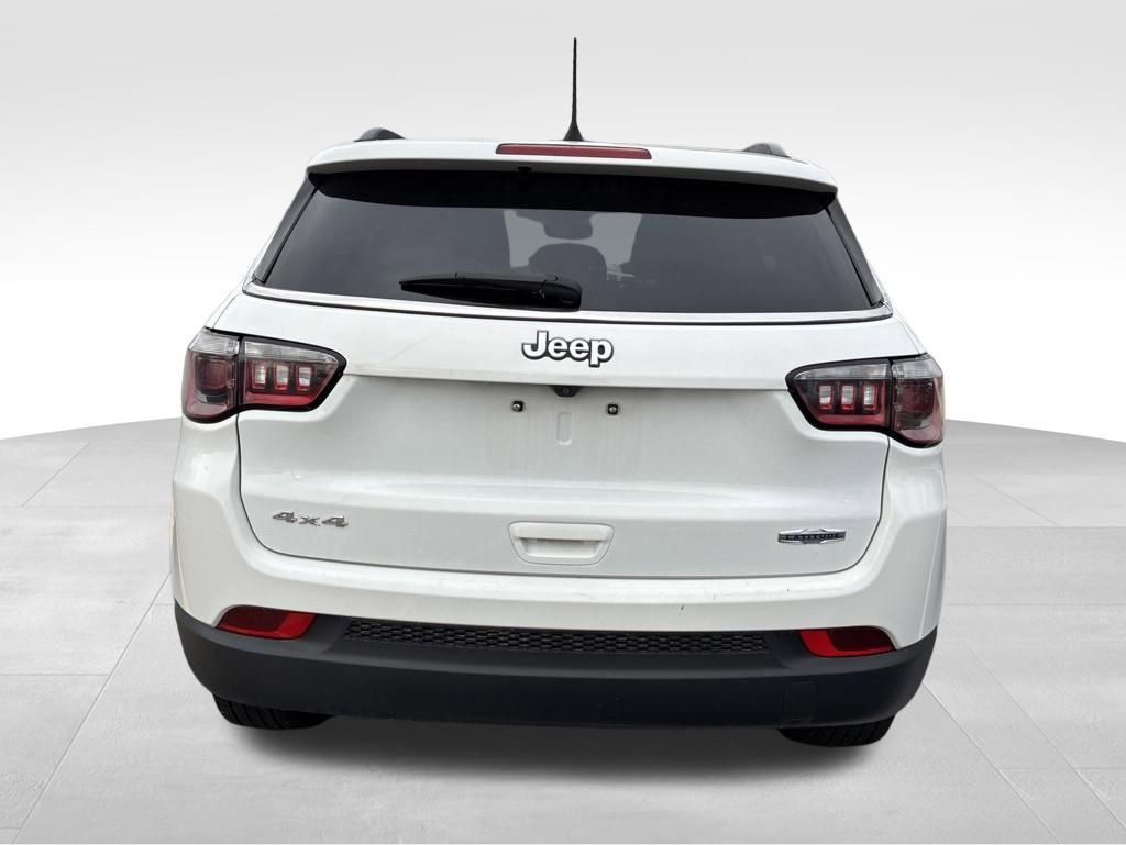 Used 2024 Jeep Compass Latitude AWD/4WD image 4