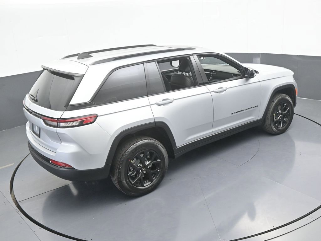 New 2025 Jeep Grand Cherokee Altitude image 45