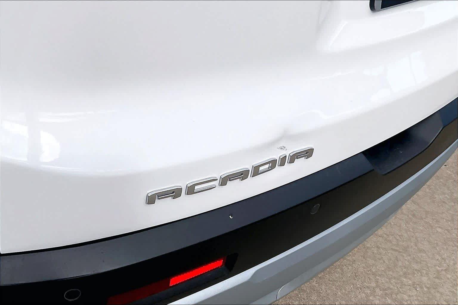 Used 2022 GMC Acadia SLT w/ Technology Package FWD image 10