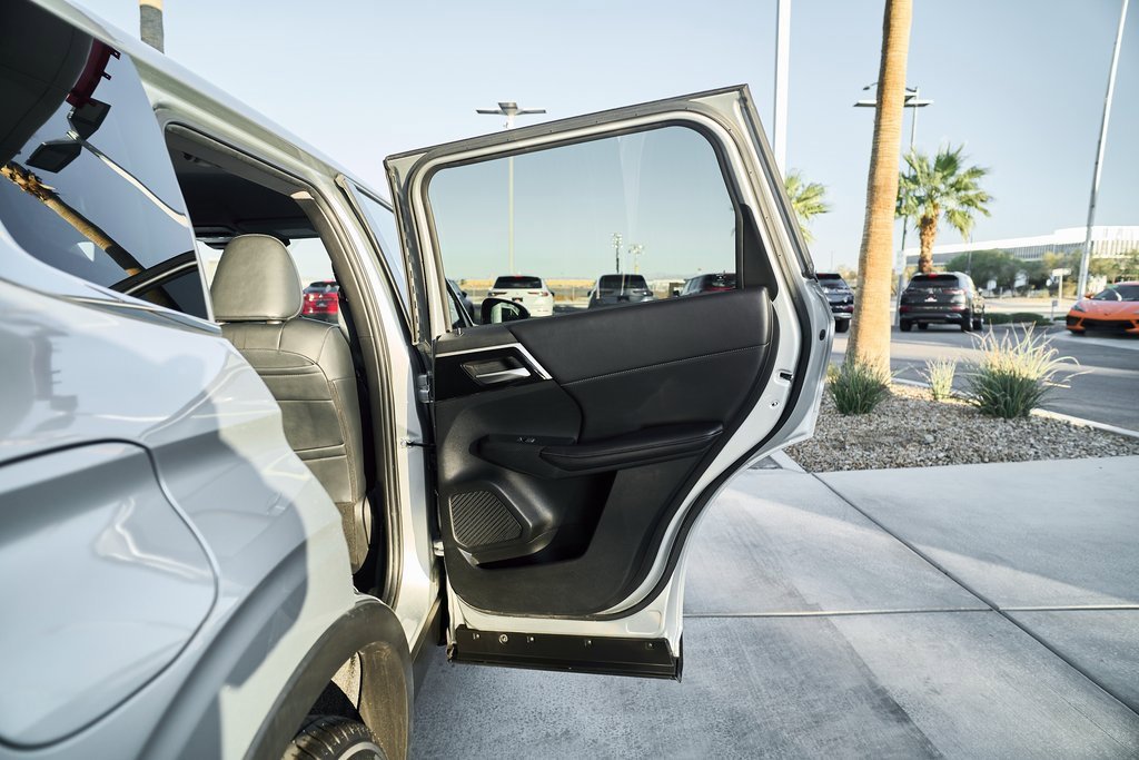 Used 2024 Mitsubishi Outlander SE image 10