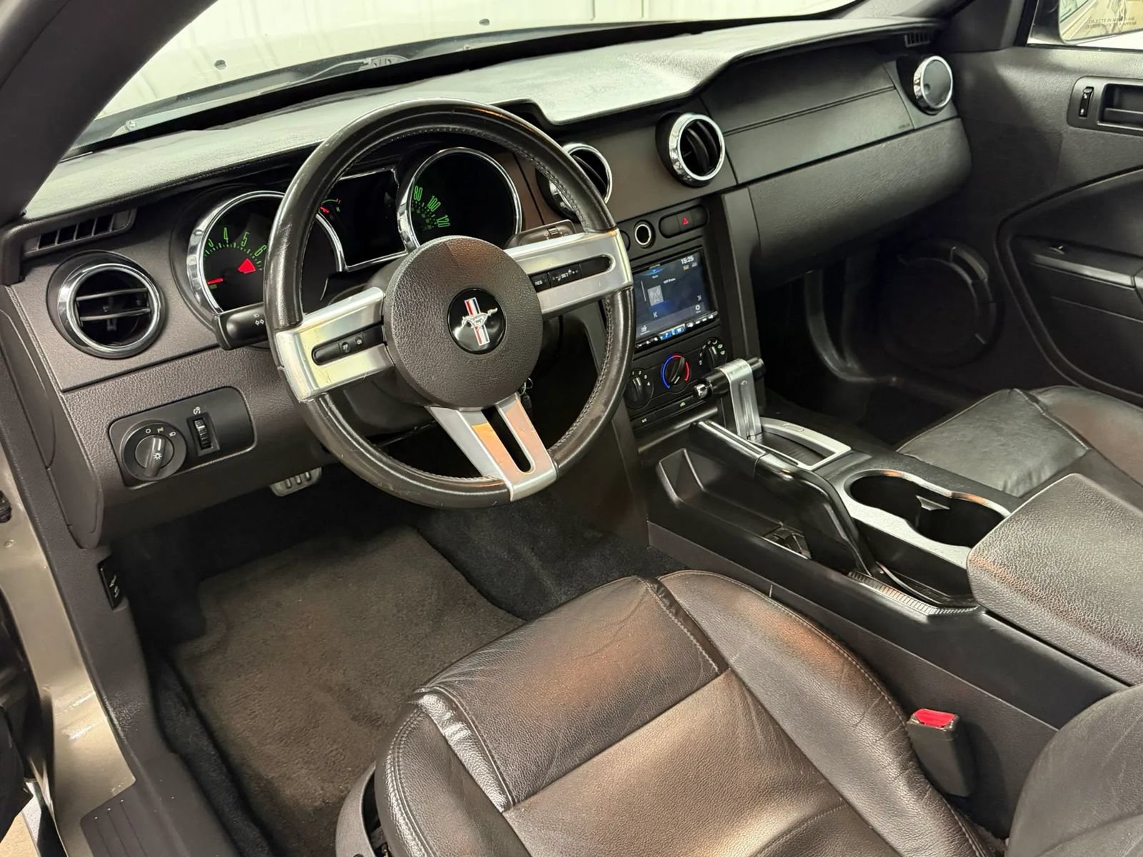 Used 2005 Ford Mustang Premium RWD image 22