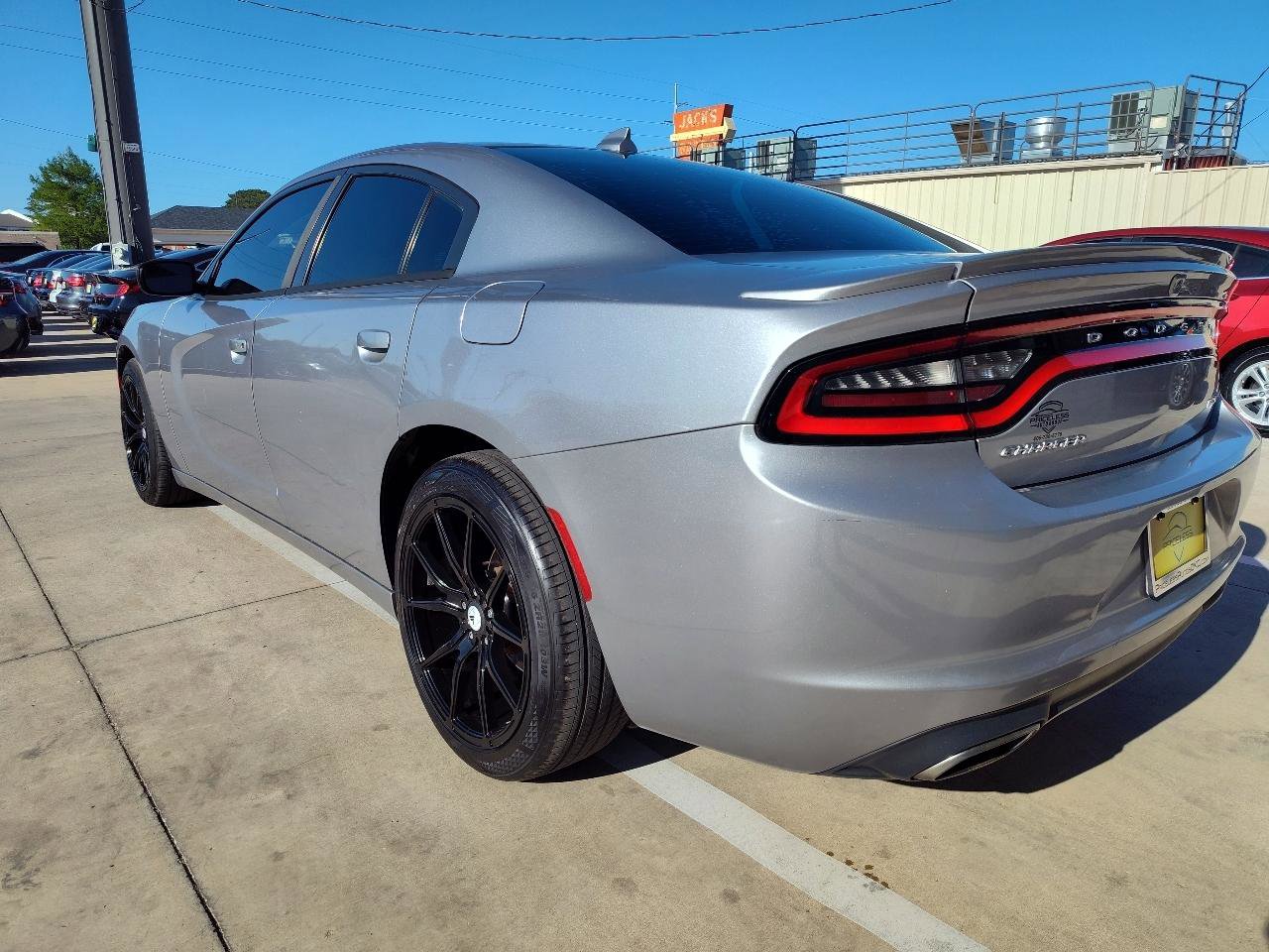 Used 2015 Dodge Charger SXT RWD image 6