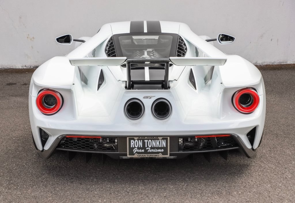 Used 2017 Ford GT RWD image 11