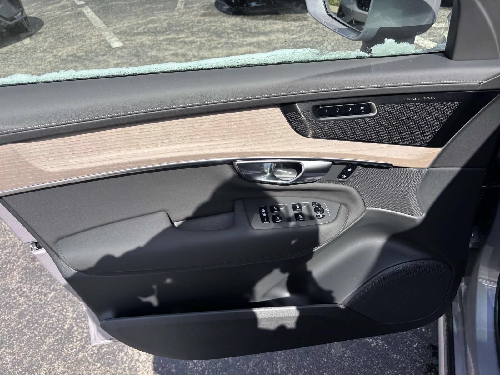 New 2026 Volvo XC90 B6 Plus w/ Protection Package Premier AWD/4WD image 11
