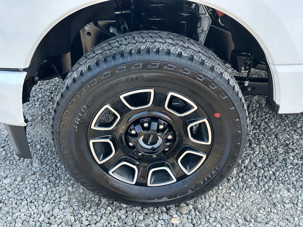 New 2026 Ford F350 Platinum w/ FX4 Off-Road Package AWD/4WD image 6