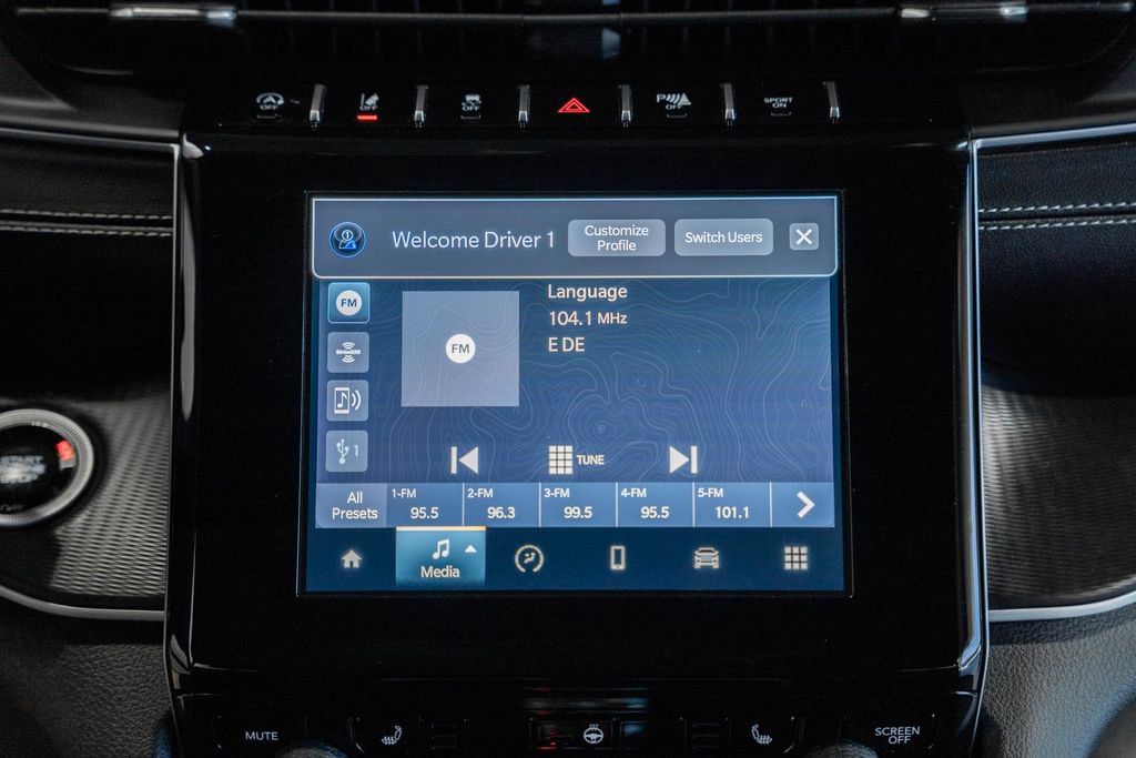 Certified 2024 Jeep Grand Cherokee Laredo w/ Luxury Tech Group I AWD/4WD image 22