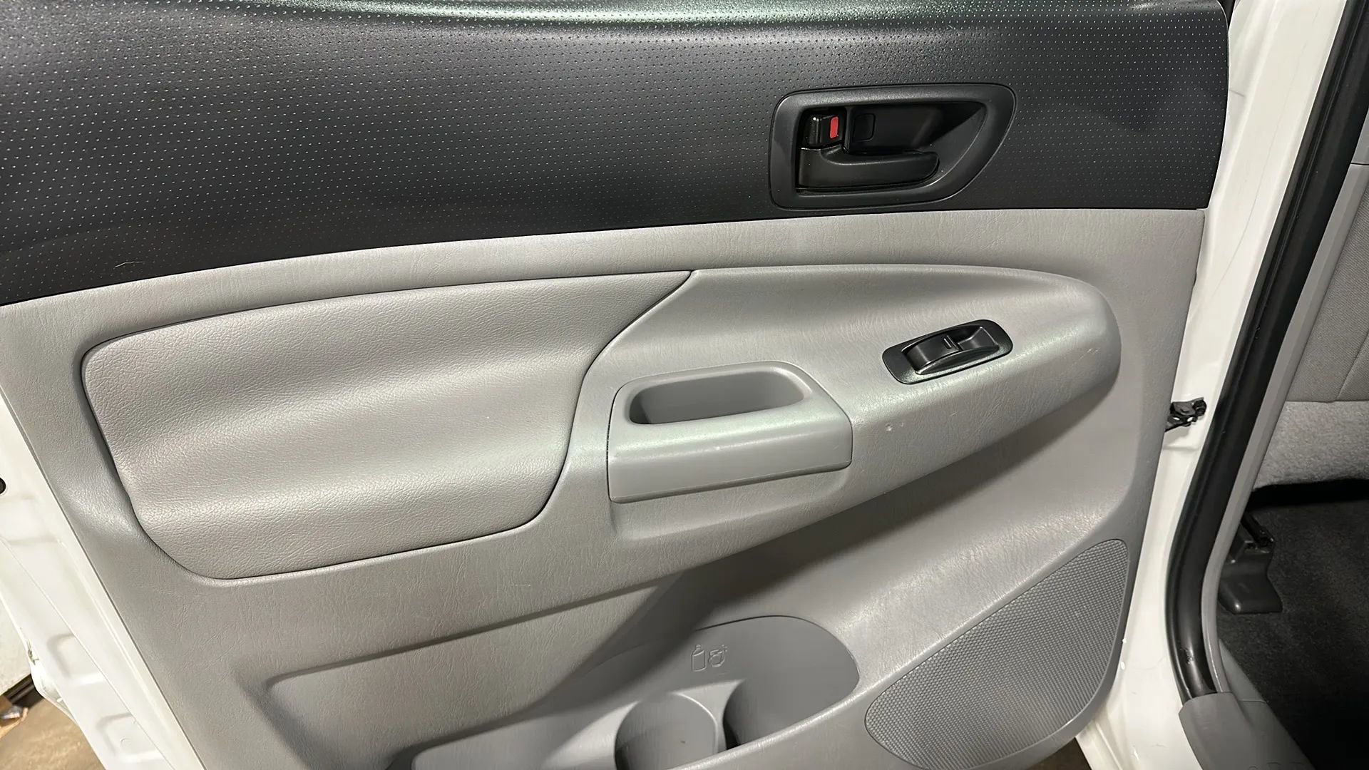 Used 2015 Toyota Tacoma PreRunner w/ TRD Off-Road Package RWD image 12