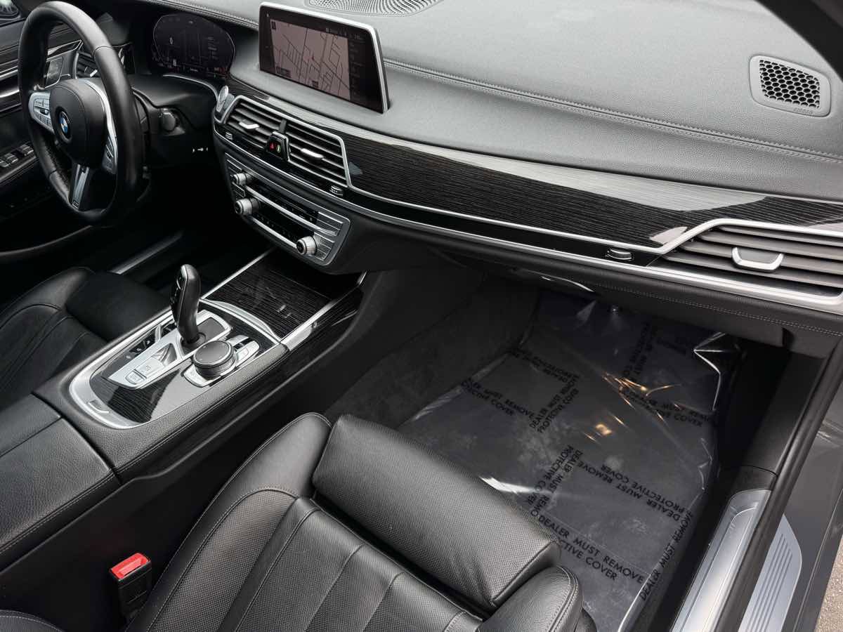 Used 2020 BMW 740i w/ M Sport Package image 22
