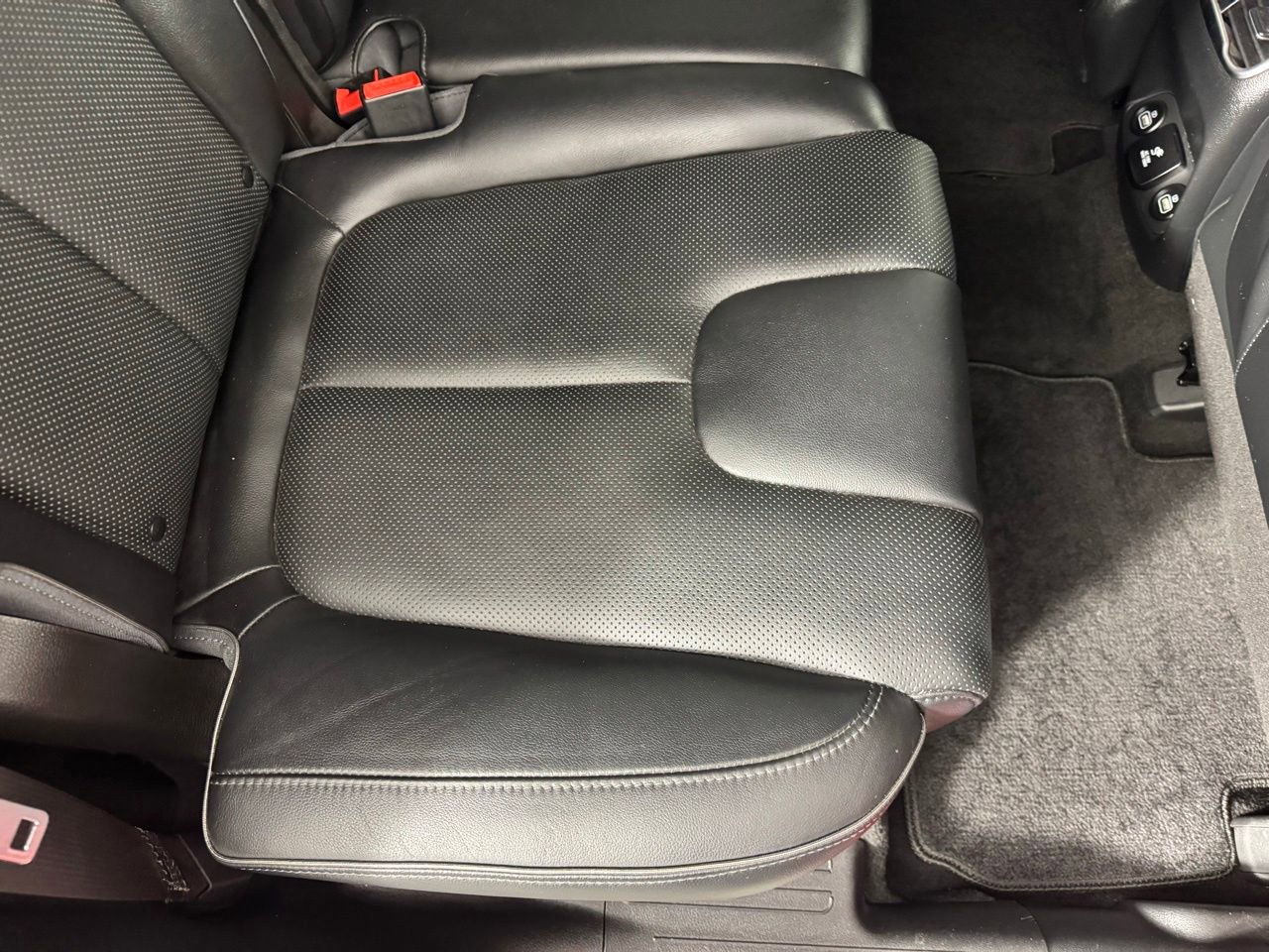 Used 2023 Hyundai Santa Fe Limited image 36