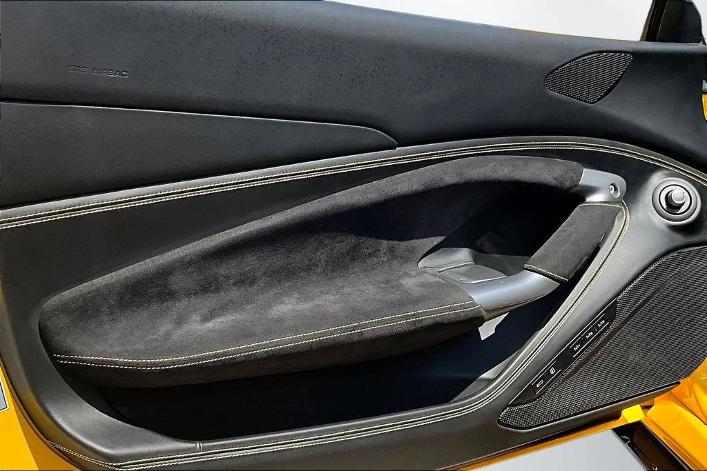 Used 2022 Ferrari F8 Tributo RWD image 18