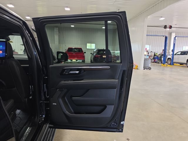Used 2025 Chevrolet Suburban High Country AWD/4WD image 32