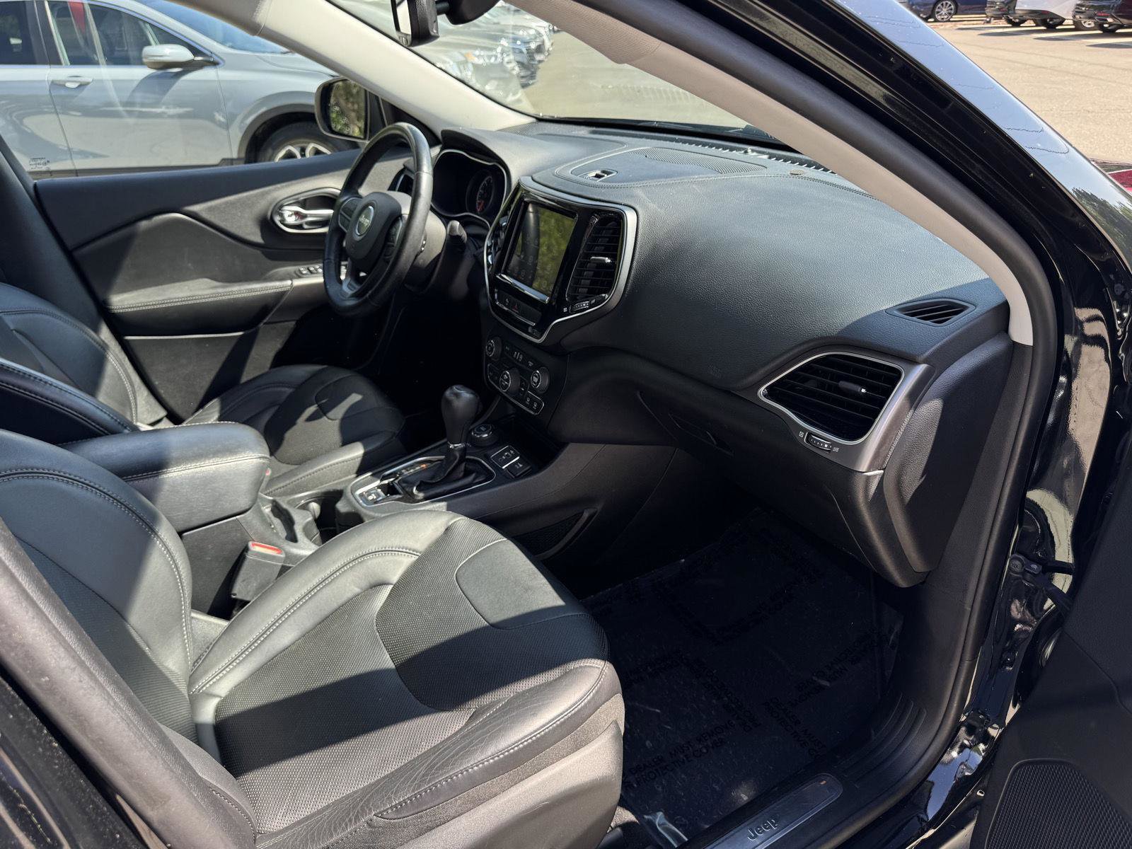 Used 2019 Jeep Cherokee Limited image 16