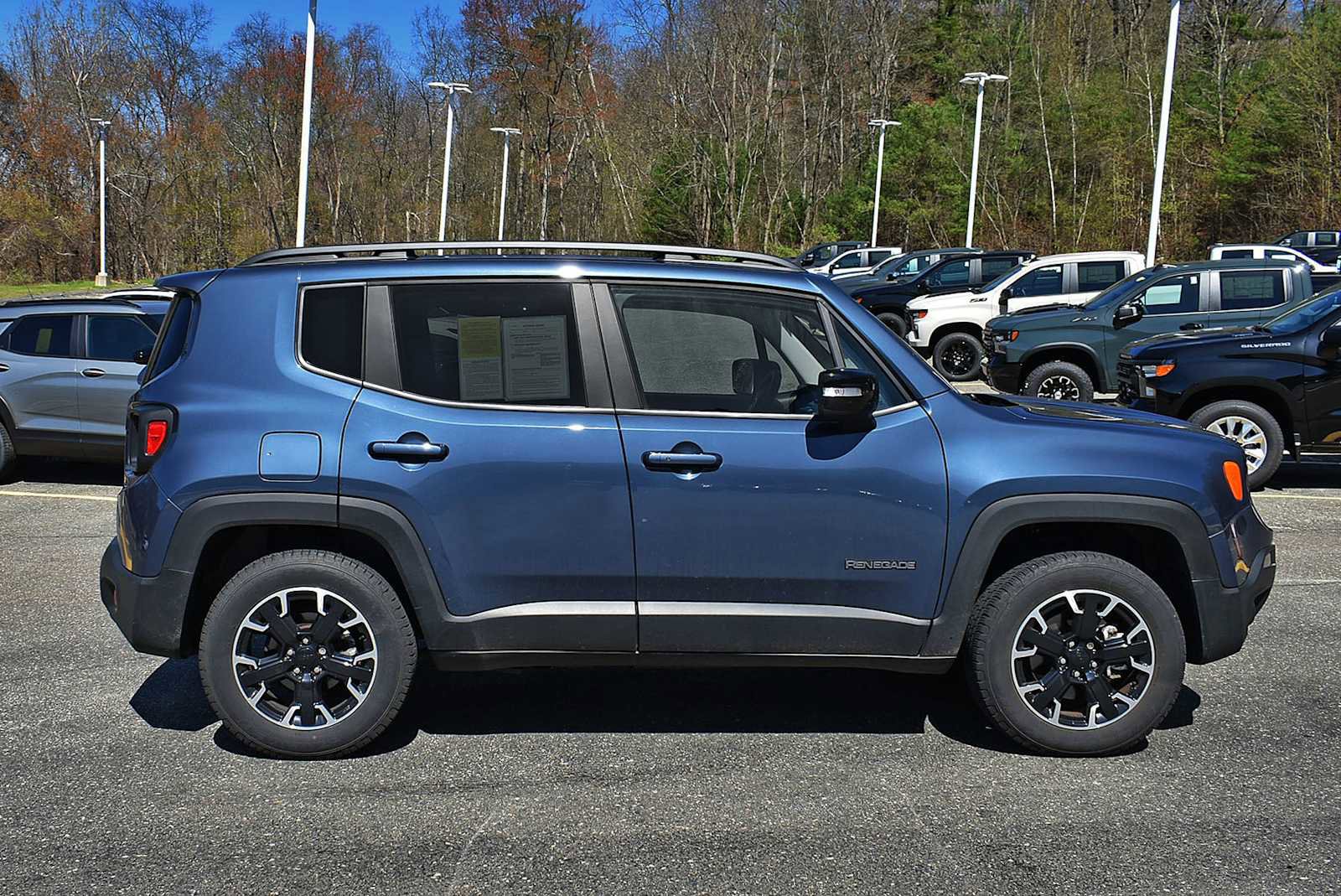 Used 2023 Jeep Renegade Latitude AWD/4WD image 6