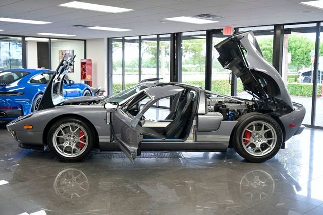 Used 2006 Ford GT RWD image 30