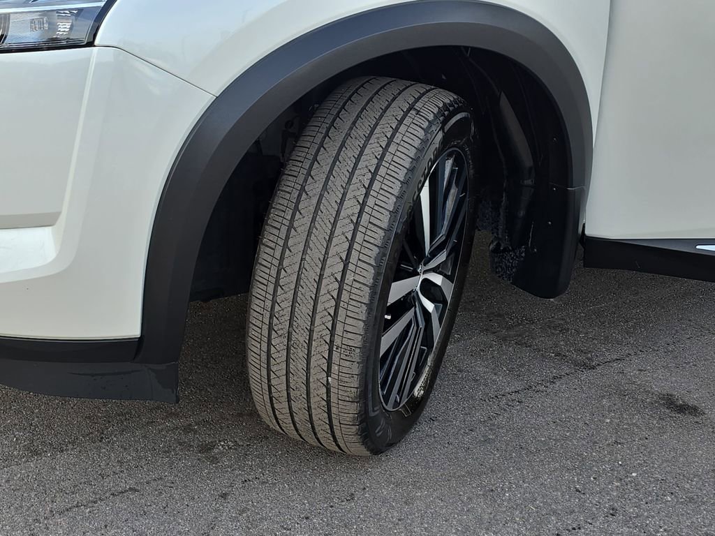 Used 2024 Nissan Pathfinder Platinum w/ Black Appearance Package image 37