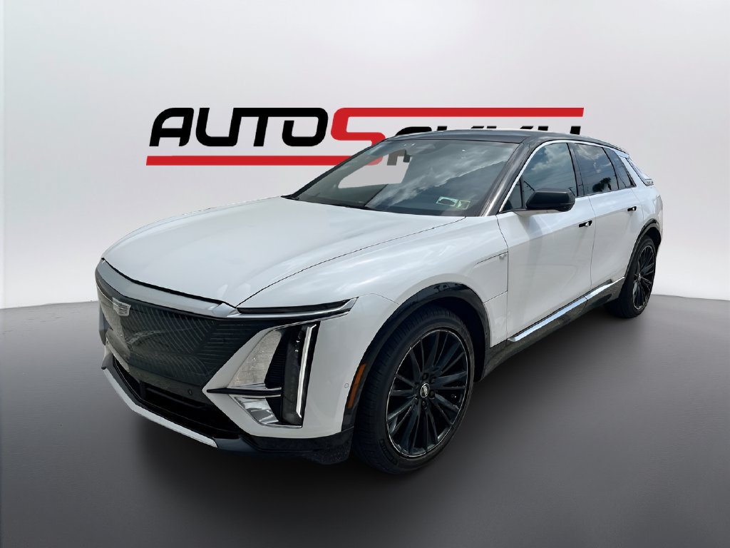 Used 2025 Cadillac Lyriq Luxury w/ LPO, Floor Liner Package AWD/4WD image 3