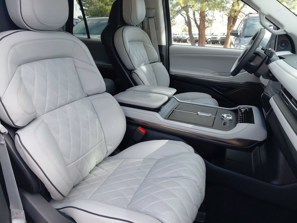 New 2026 Lincoln Navigator L Black Label AWD/4WD image 42