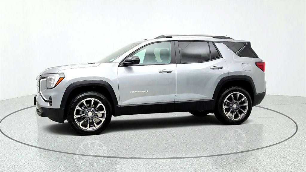 Used 2026 GMC Terrain Elevation w/ Elevation Premium Package FWD image 8