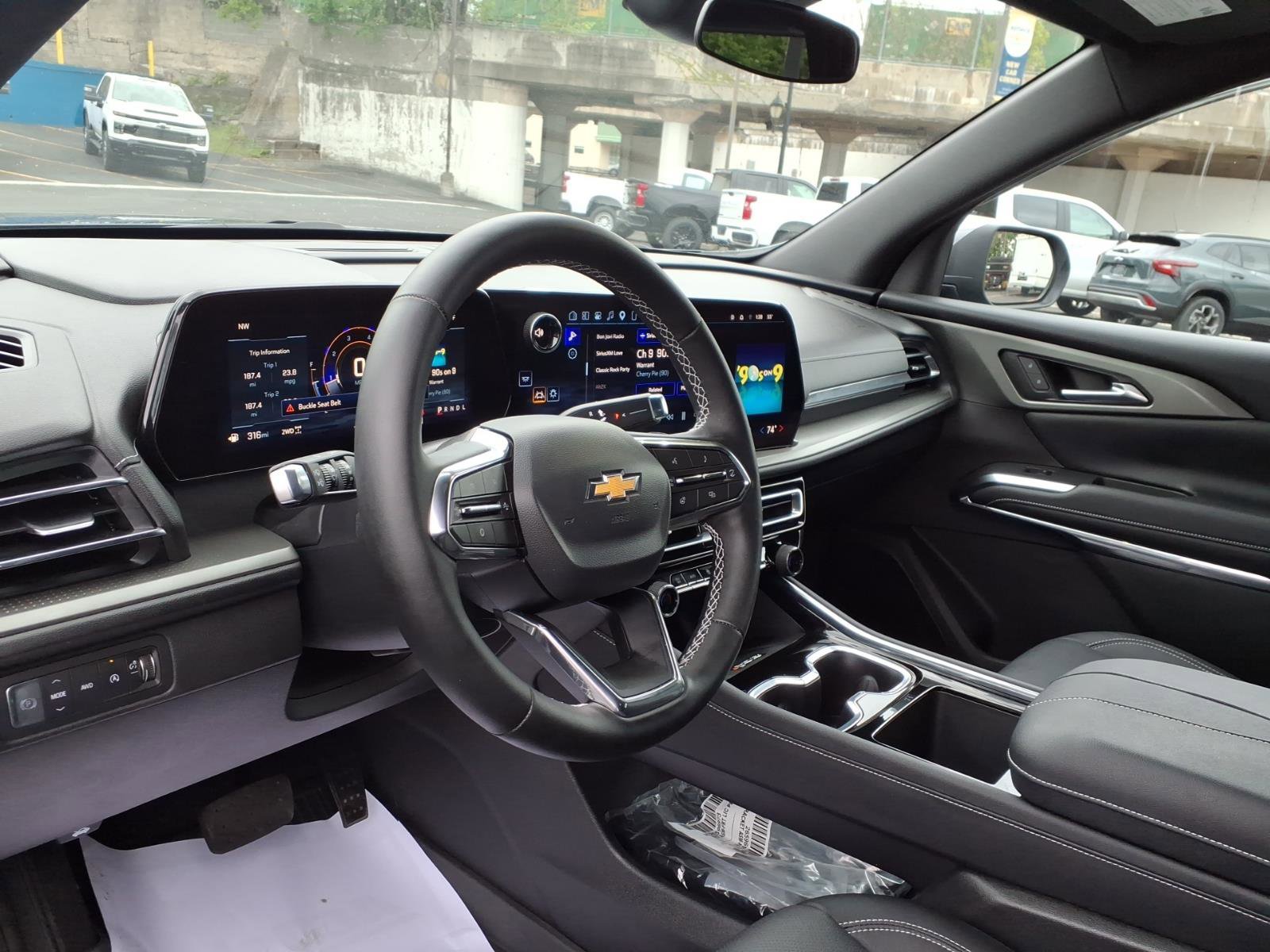 Used 2025 Chevrolet Traverse LT w/ Driver Confidence Package AWD/4WD image 10