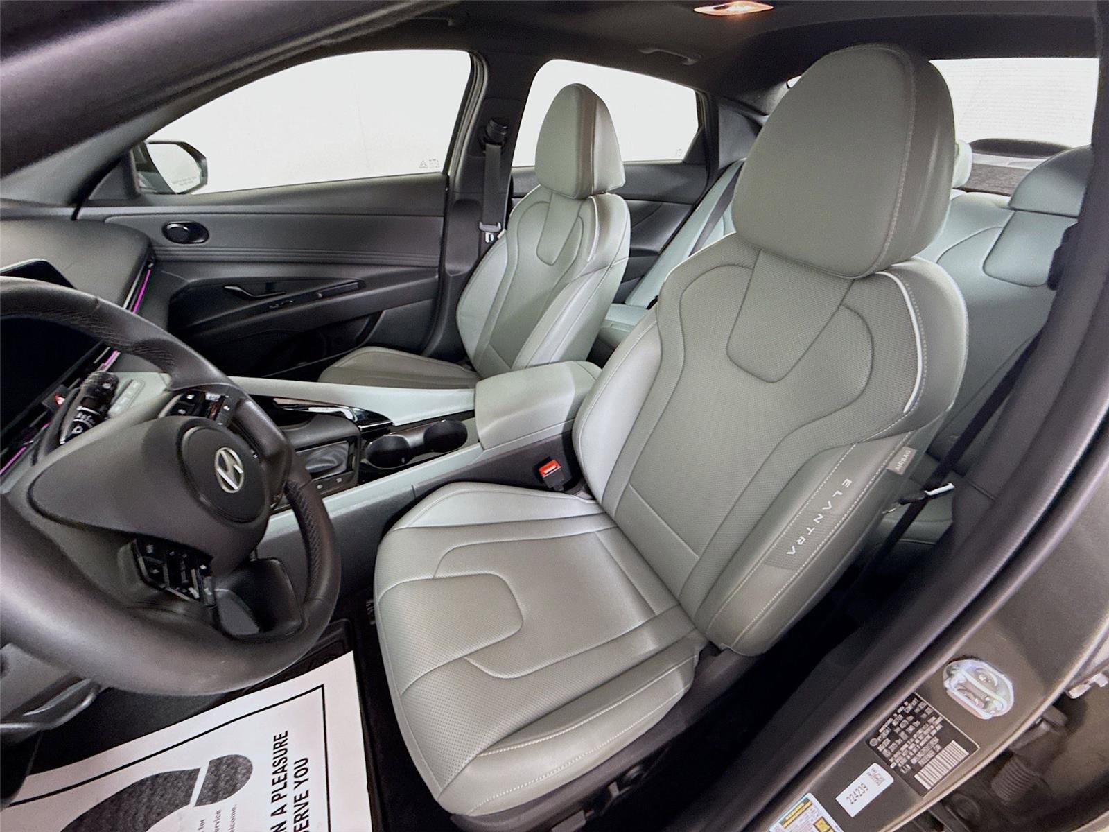 Used 2025 Hyundai Elantra Limited FWD image 5