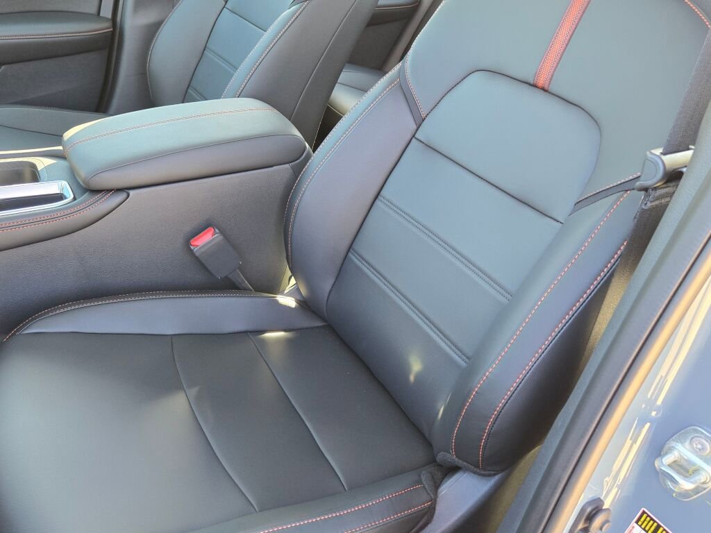 Used 2025 Nissan Sentra SR w/ SR Premium Package image 17