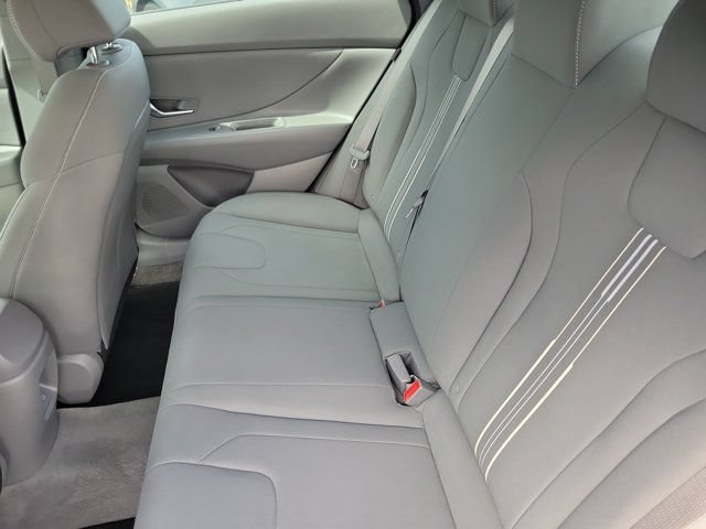 Used 2024 Hyundai Elantra SEL FWD image 11