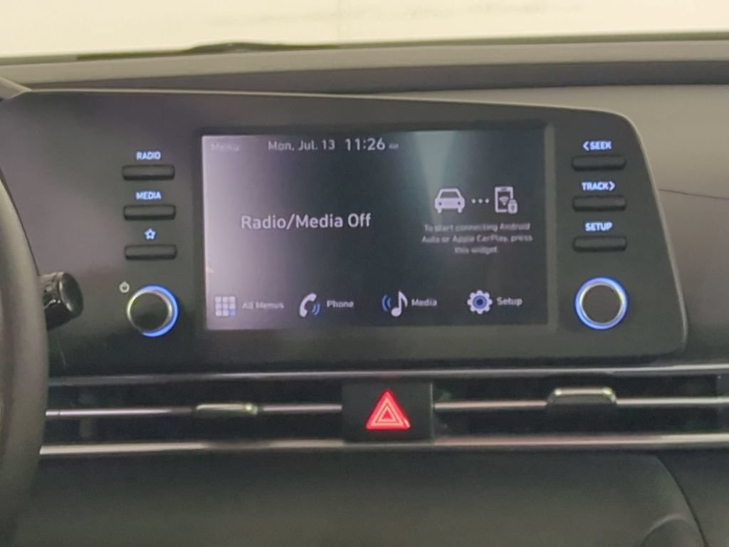 Used 2025 Hyundai Elantra SE FWD image 19