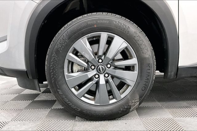 Used 2025 Nissan Pathfinder SV FWD image 9