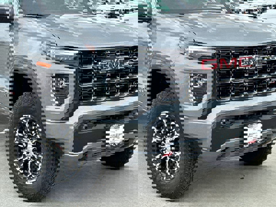 Used 2025 GMC Canyon AT4 image 3