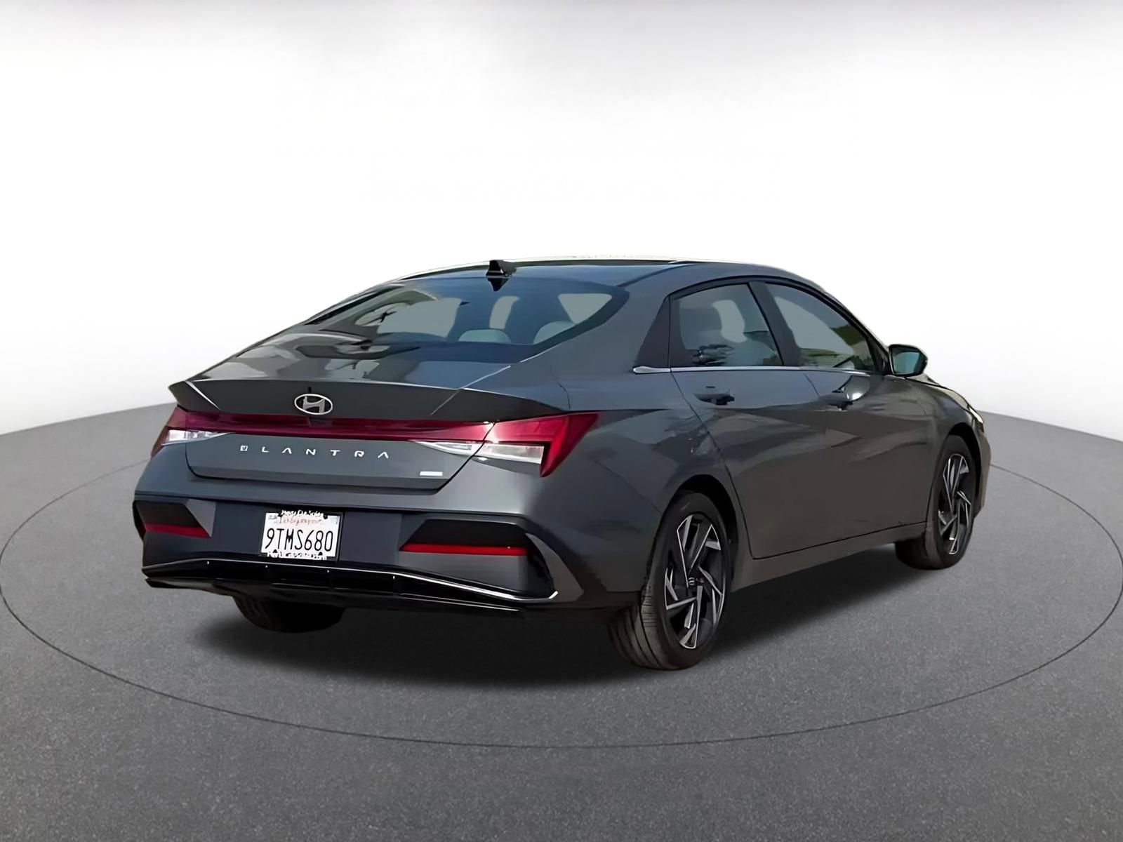 Used 2025 Hyundai Elantra Limited FWD image 14