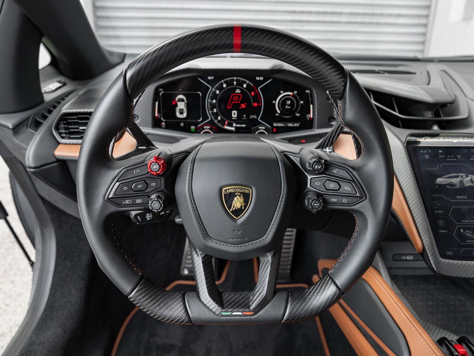 Used 2024 Lamborghini Revuelto image 21