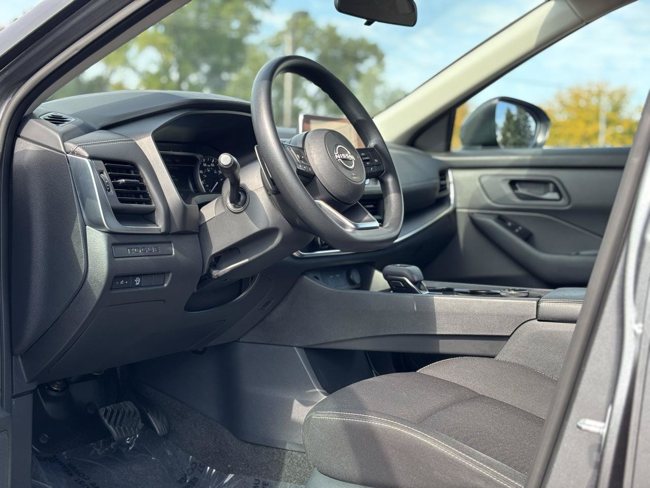 Used 2024 Nissan Rogue S AWD/4WD image 17
