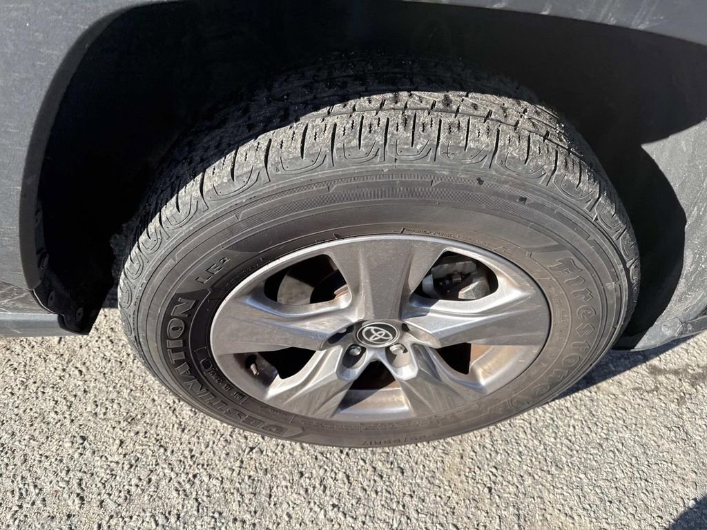 Used 2025 Toyota RAV4 XLE image 10