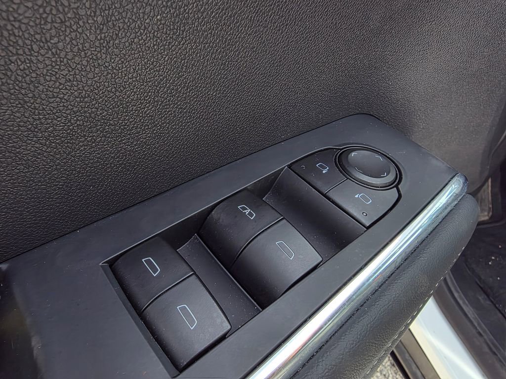 Used 2025 GMC Acadia Elevation image 12