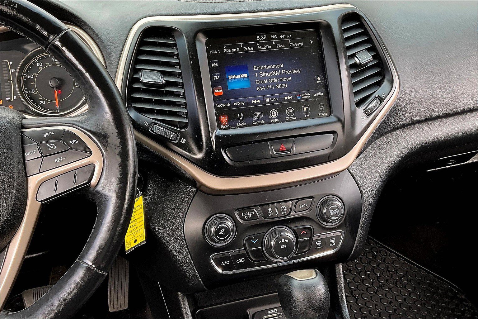 Used 2016 Jeep Cherokee Latitude w/ Cold Weather Group image 6