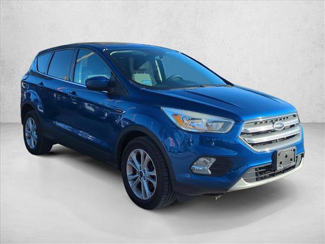 Used 2017 Ford Escape SE w/ SE Cold Weather Package AWD/4WD video 3