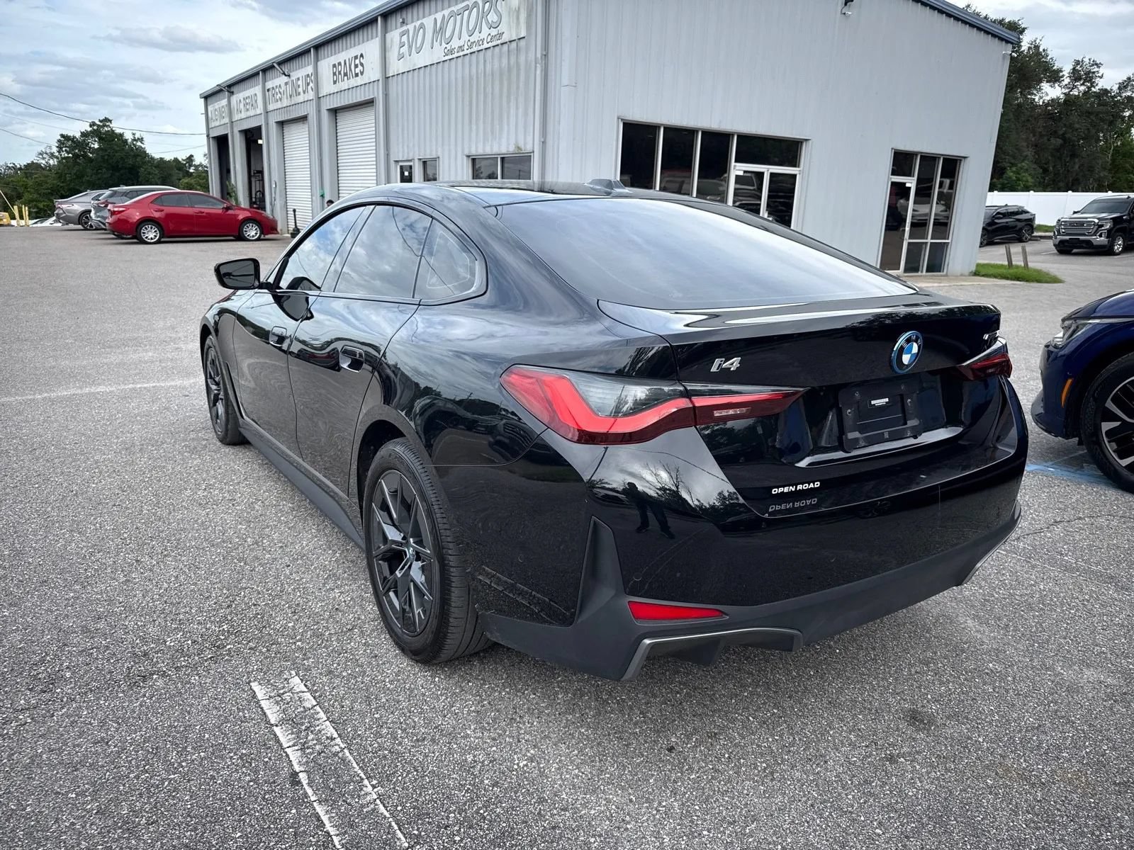 Used 2023 BMW i4 eDrive35 w/ Premium Package RWD image 11