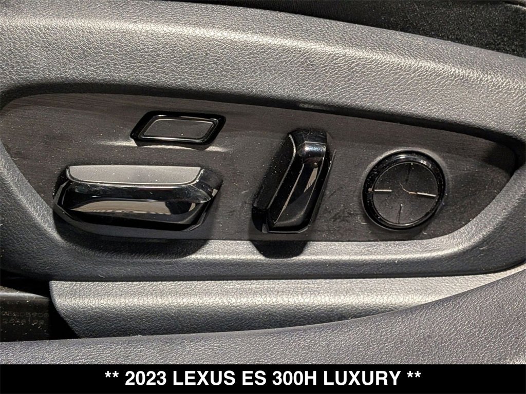 Used 2023 Lexus ES 300h w/ Accessory Package (Z2) image 22