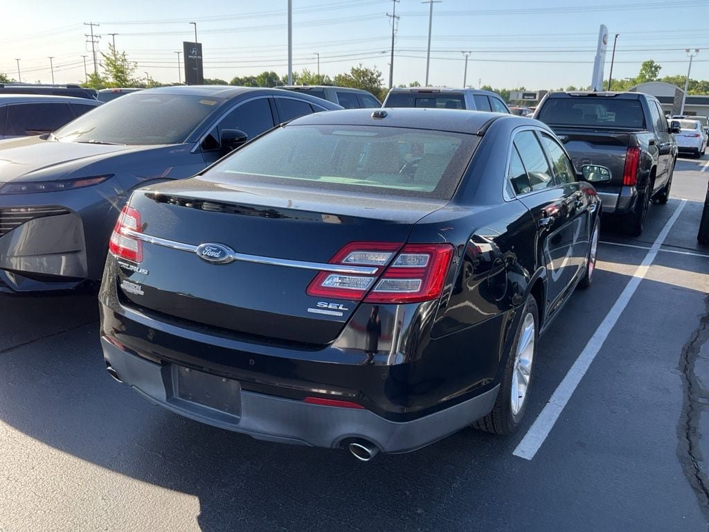 Used 2016 Ford Taurus SEL image 5