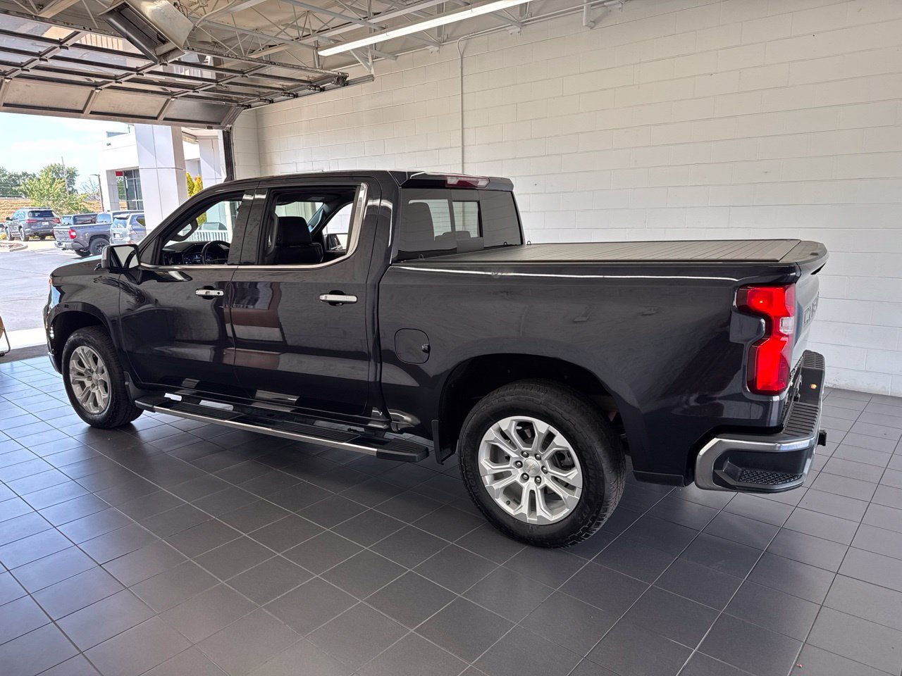 Used 2023 Chevrolet Silverado 1500 LTZ w/ LTZ Convenience Package II AWD/4WD image 5
