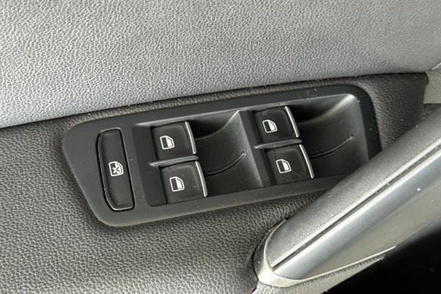 Used 2015 Volkswagen GTI SE w/ Lighting Package (SEL) FWD image 11