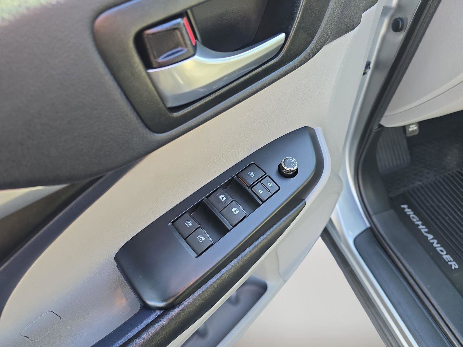 Used 2019 Toyota Highlander XLE image 22