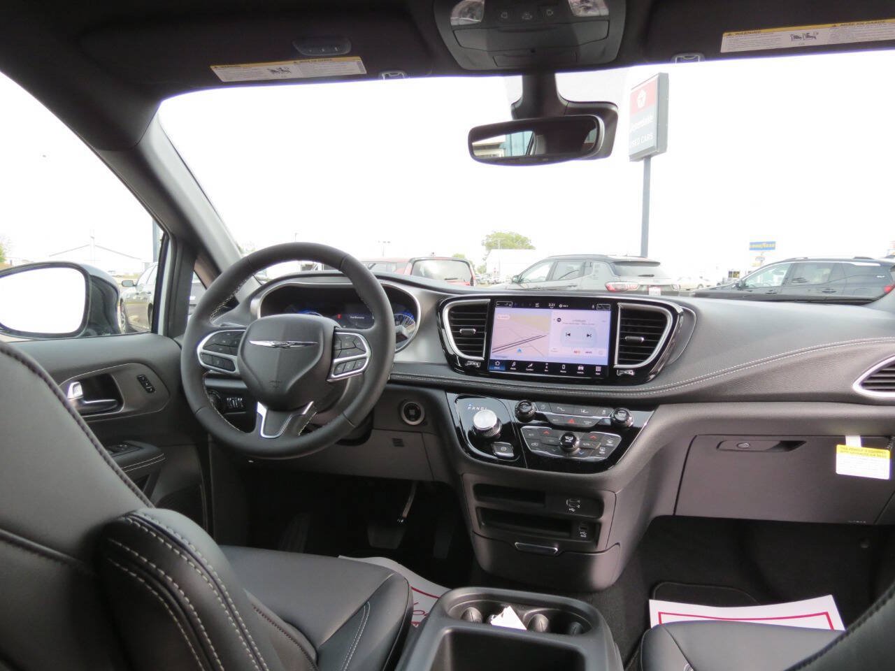 New 2026 Chrysler Pacifica Select FWD image 17