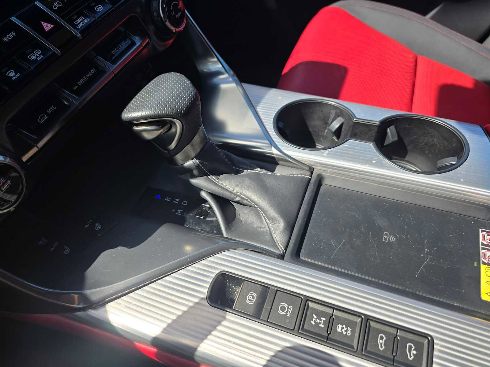 Used 2023 Lexus LX 600 F Sport w/ Accessory Package (Z1) AWD/4WD image 32