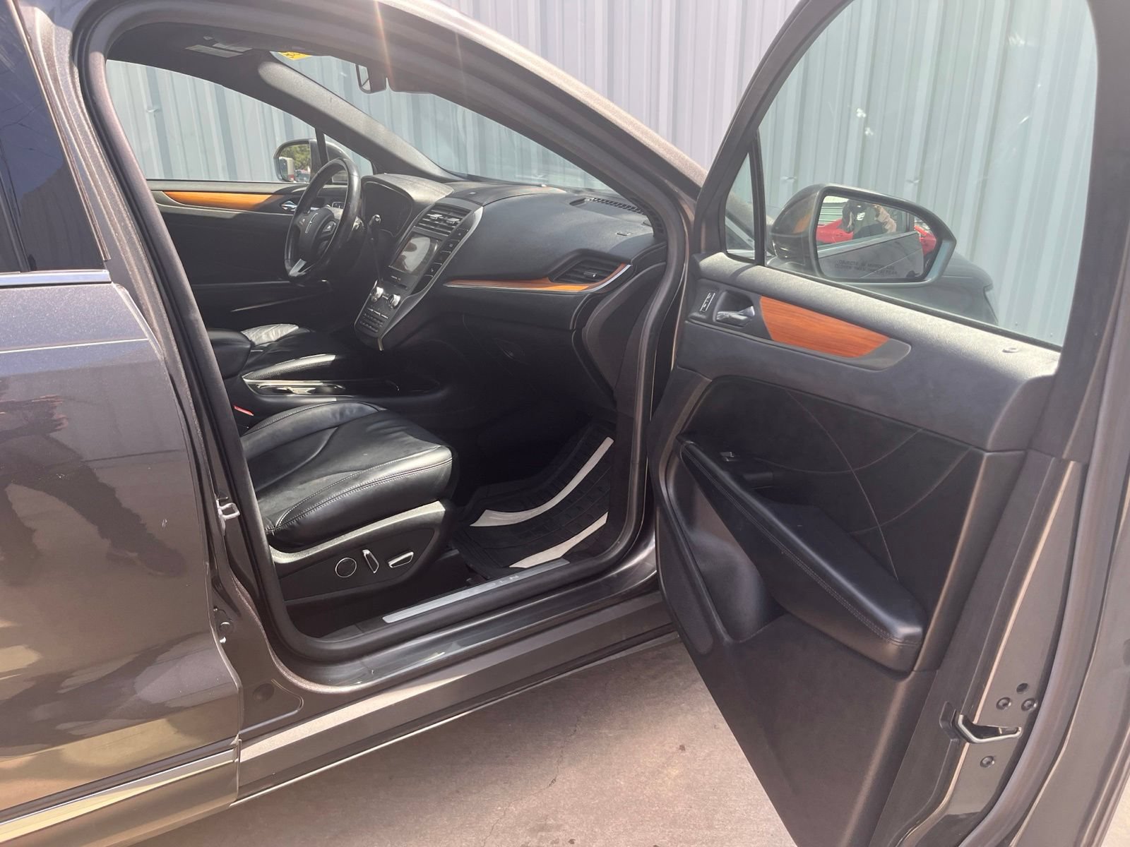 Used 2019 Lincoln MKC Reserve w/ MKC Technology Package FWD image 16