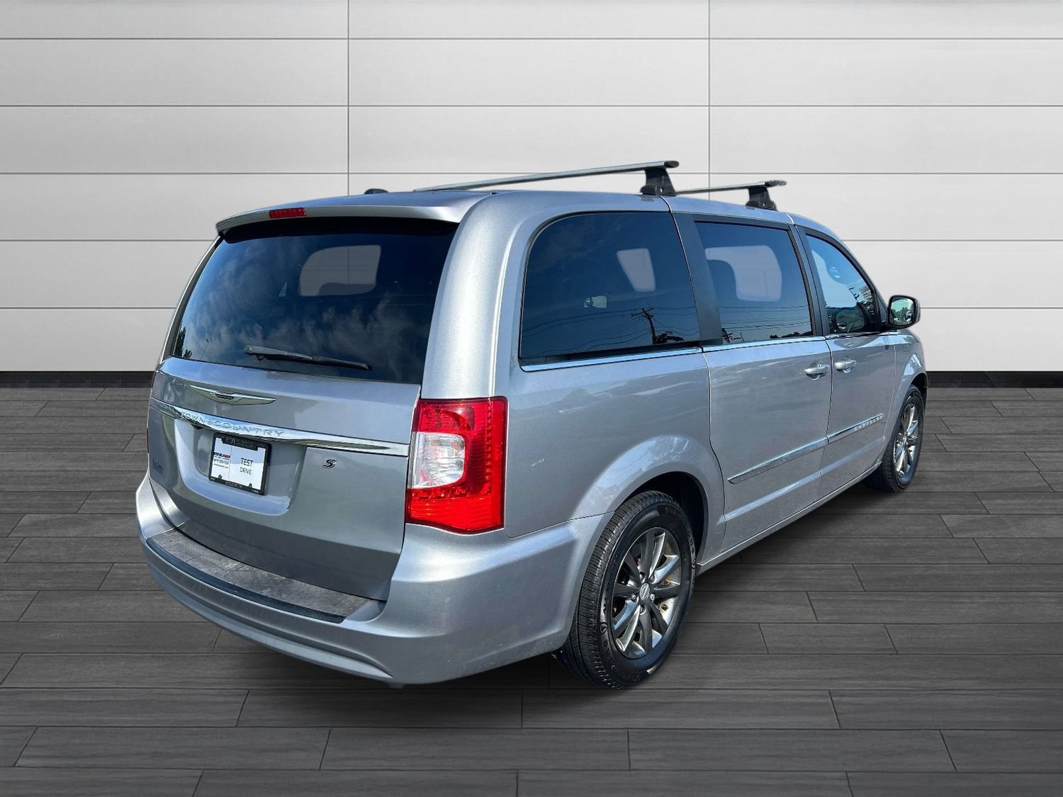 Used 2016 Chrysler Town & Country S w/ Driver Convenience Group FWD image 3